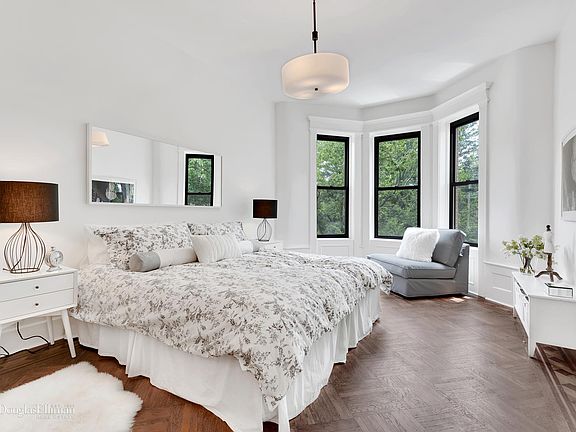 5th image of 177 Sterling St