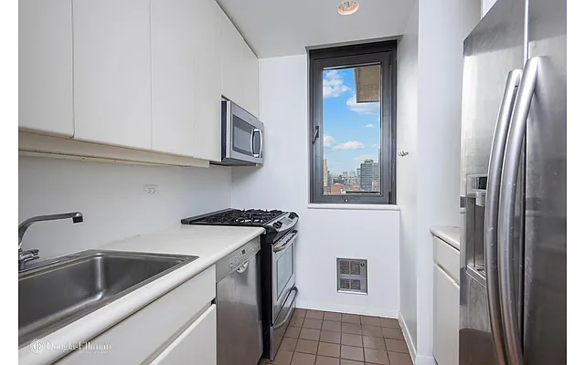 Rented by Douglas Elliman | media 34