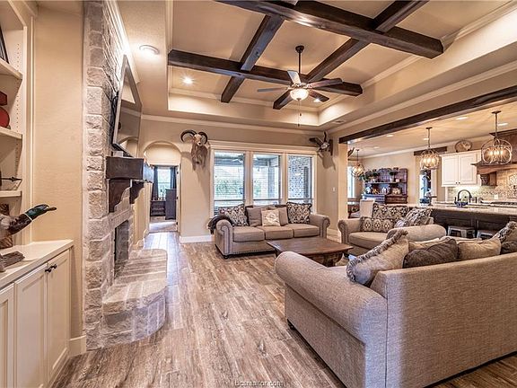 4th image of 4409 Odell Ln