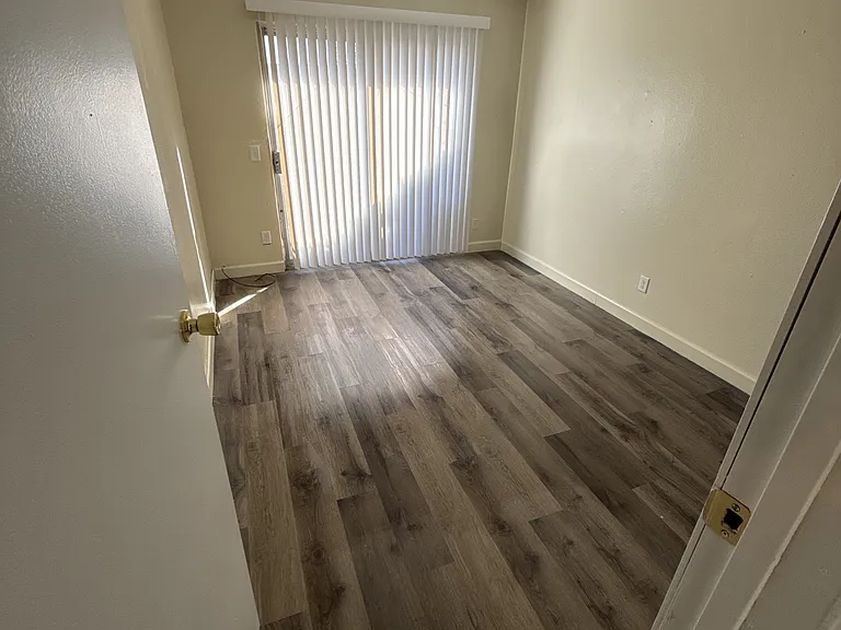 836 E Main St — Photo 3