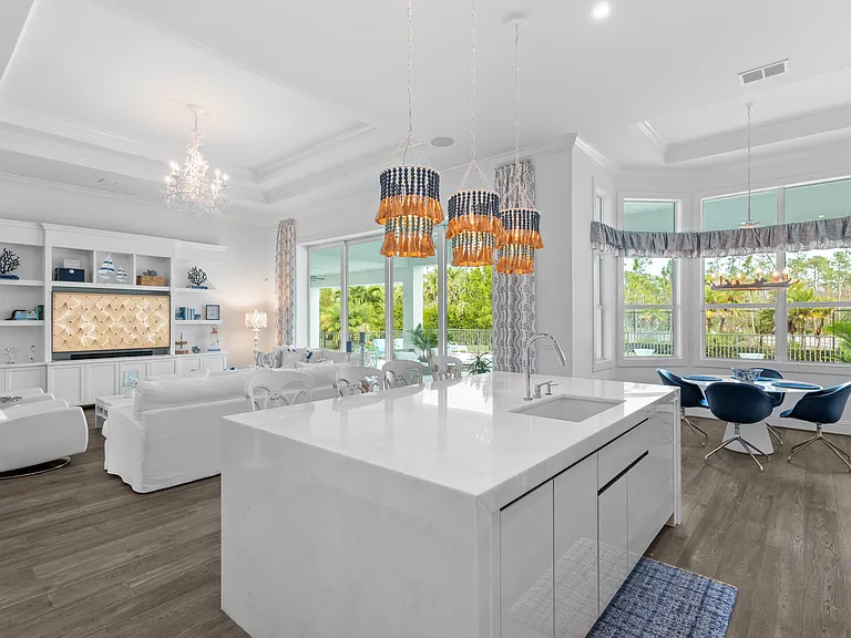8955 Redonda Dr — Photo 10
