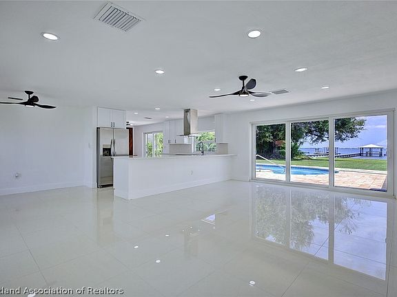 3rd image of 107 Lakefront Ln NW
