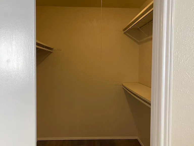 933 Shenandoah Dr — Photo 2