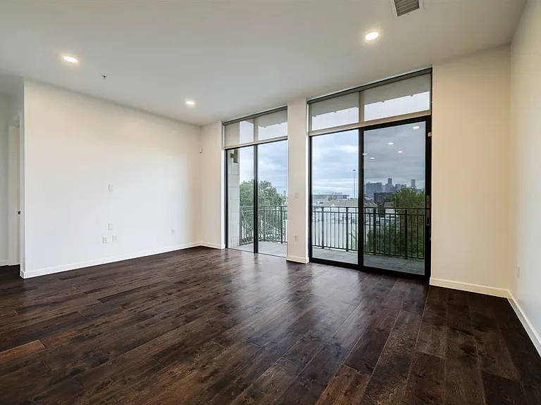 4820 Caroline St #404 — Photo 5