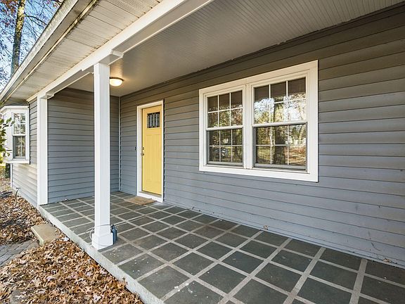 3rd image of 389 Donerail Dr