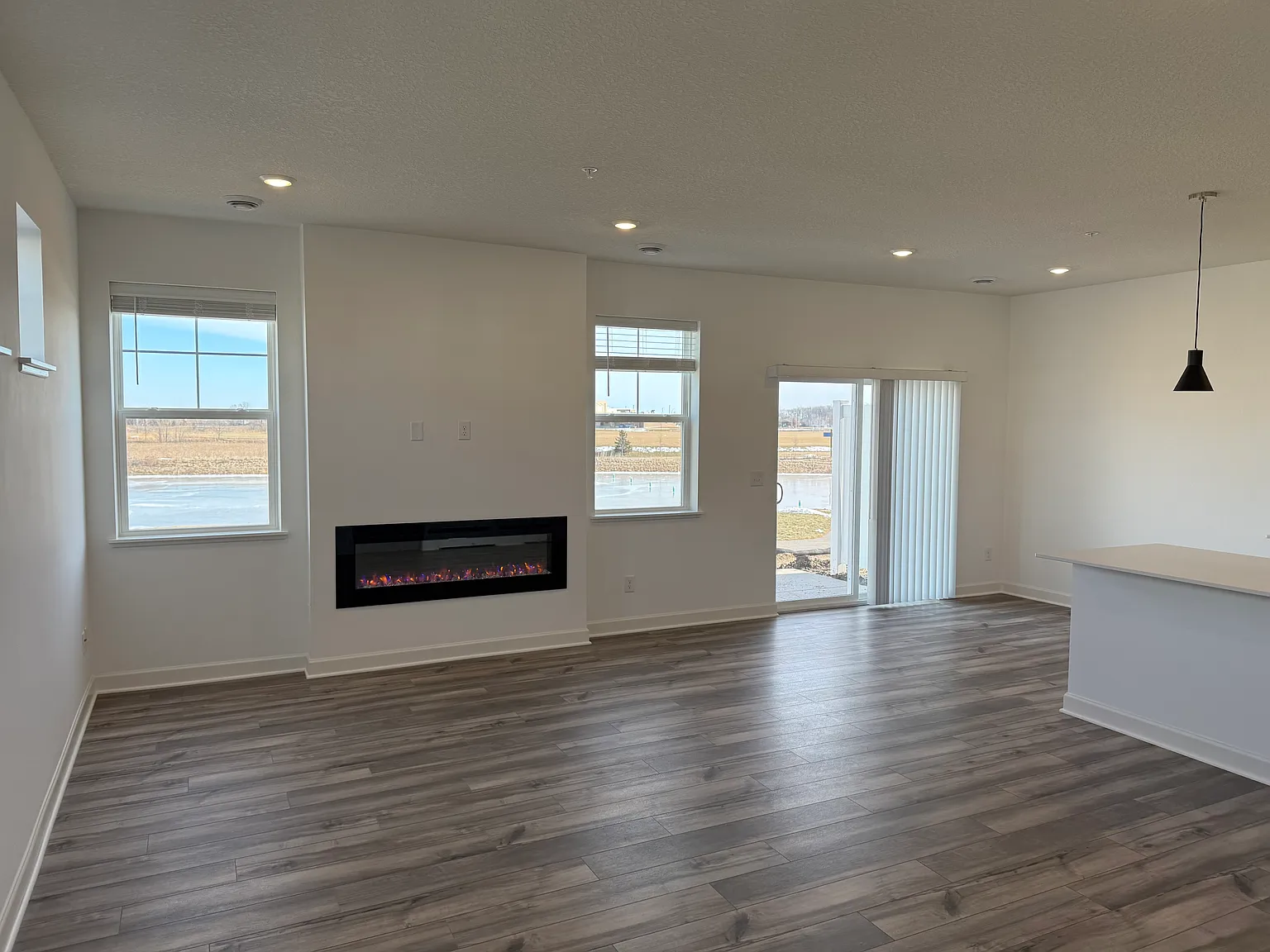 3 bed, 1719 sqft, $2,700 — Photo 2