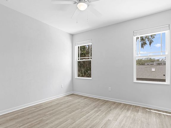 5th image of 394 SW 7th Pl