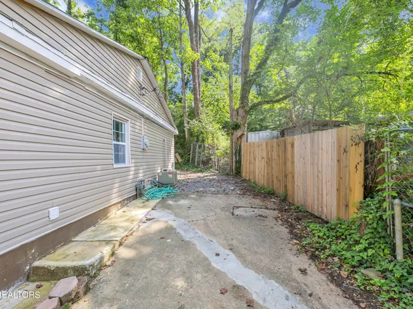 207 Manhattan Ave, Oak Ridge, TN 37830