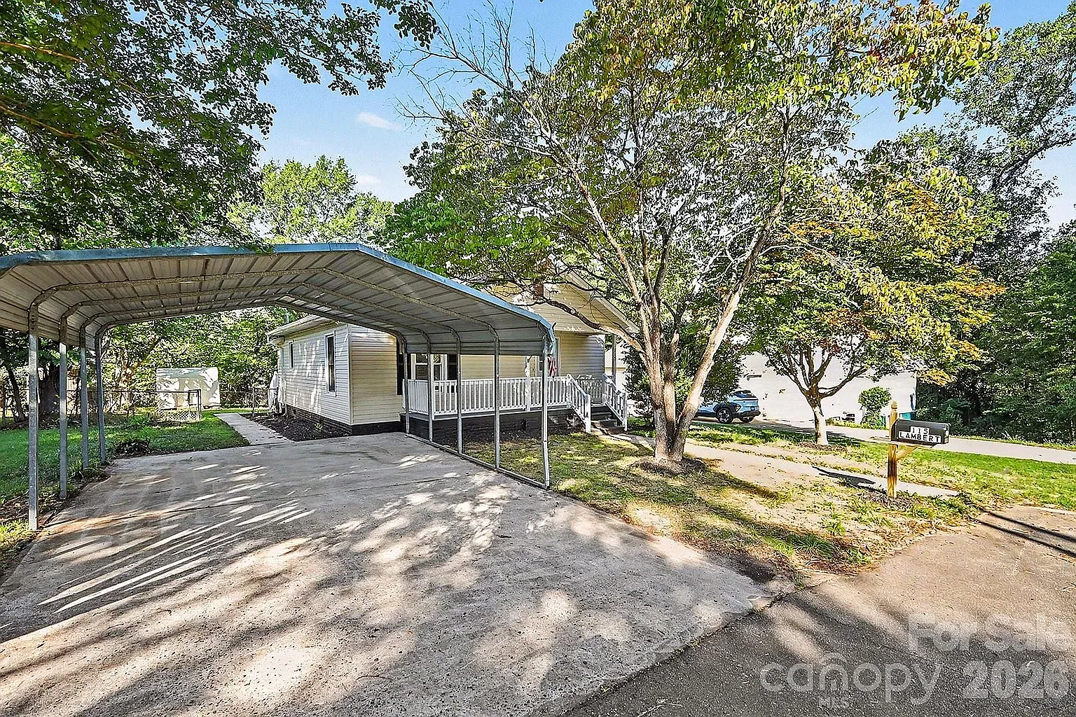 2 bed, 869 sqft, $1,650 — Photo 2