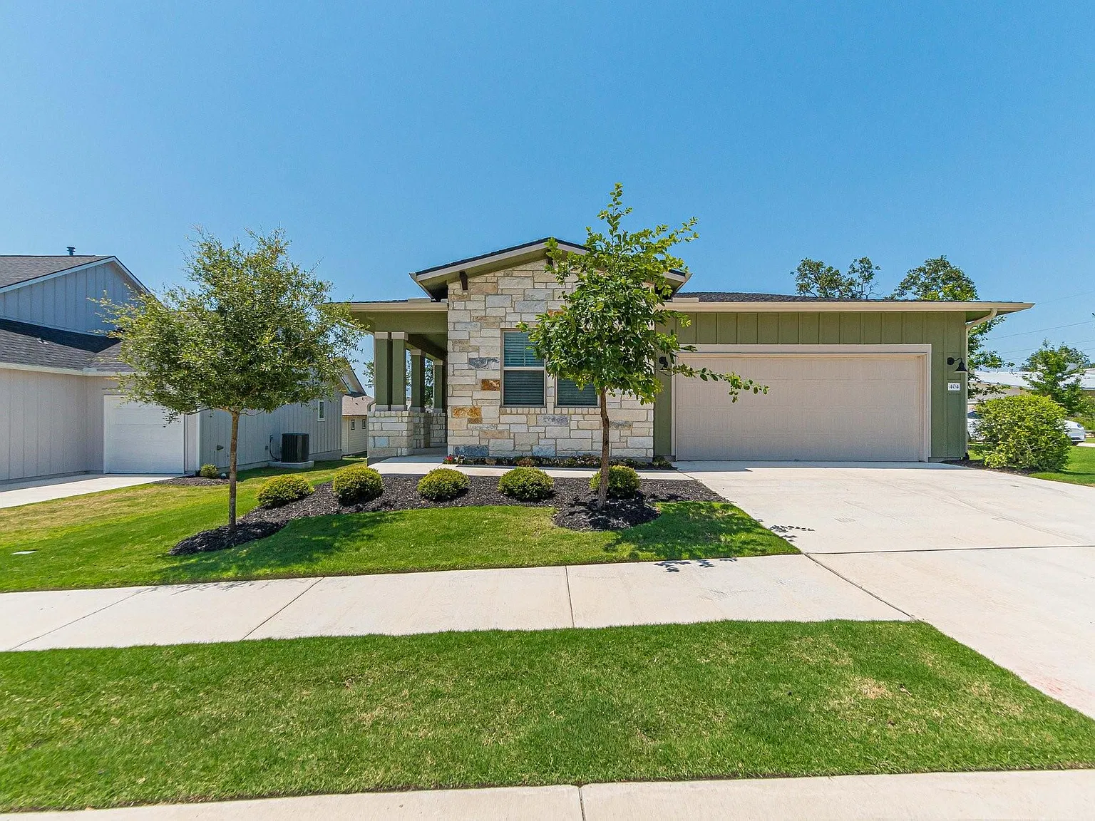 2 bed, 2.0 bath, 1406 sqft, $2,300 — Photo 1