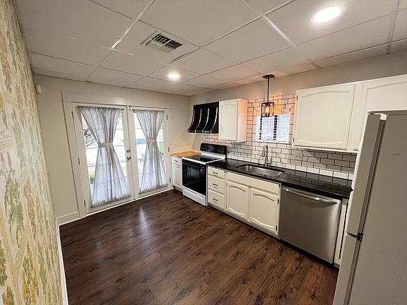 3rd image of 423 W 9th St N #1