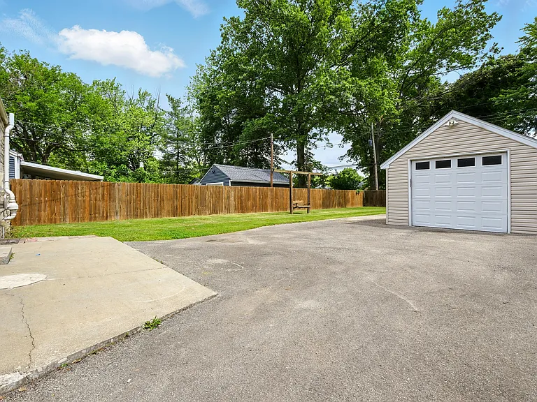 421 Marquette Dr — Photo 15