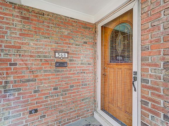 4th image of 568 Covedale Ave