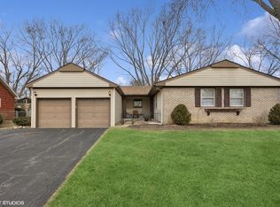 821 Dorncliff Ln, Buffalo Grove, IL 60089