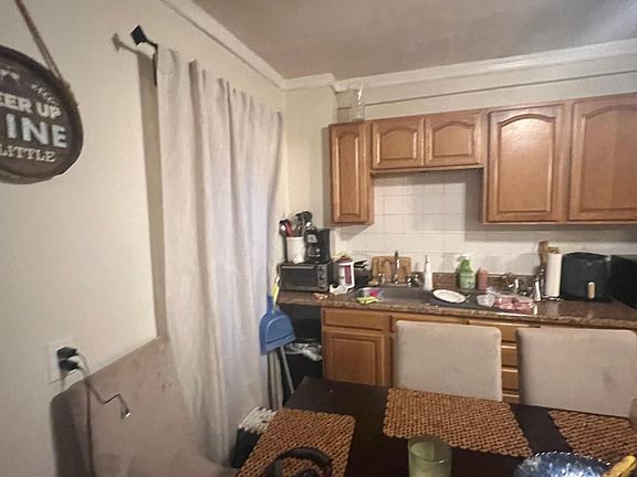 4th image of 162 Forest Ave #2