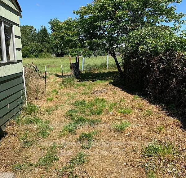 2425 SW Pickford St — Photo 3