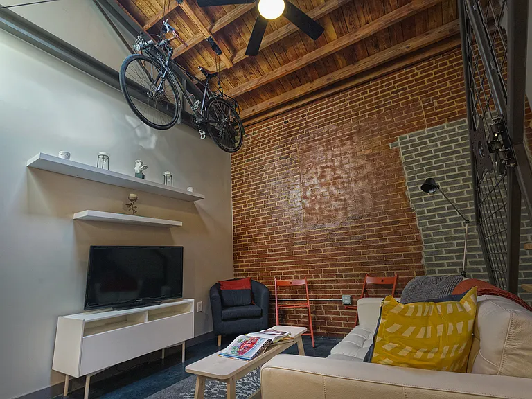 631 Campbell Ave SW — Photo 6