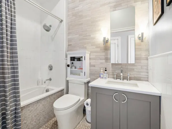 313 Washington Street image 9 of 21