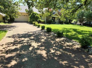 52 Cherokee Rd #D, Cherokee Village, AR 72529