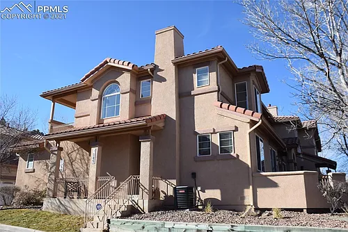 1685 Courtyard Hts Photo 1
