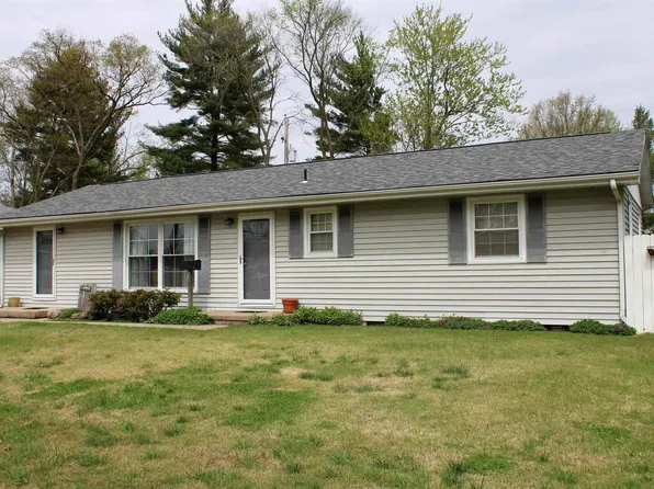 6 Gayla Ave, Centralia, IL 62801