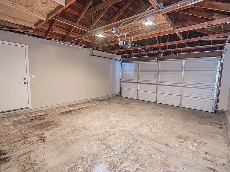 10941 Amestoy Ave — Photo 17