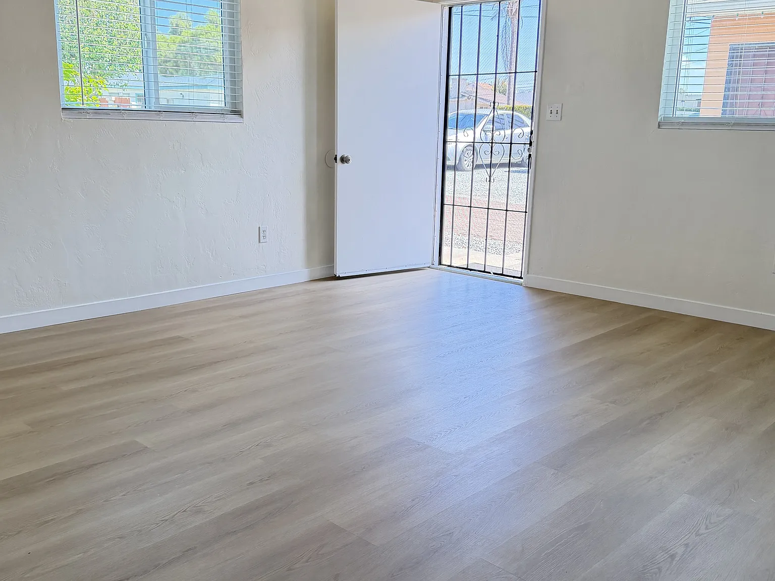 2 bed, 680 sqft, $2,300 — Photo 3