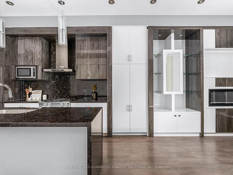 3910 Major Mackenzie Dr — Photo 11