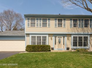 702 River Oaks Ln, Island Lake, IL