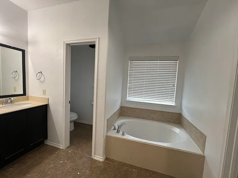 205 Elm Grv — Photo 8