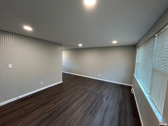 4th image of 2810 N Renwood Ave