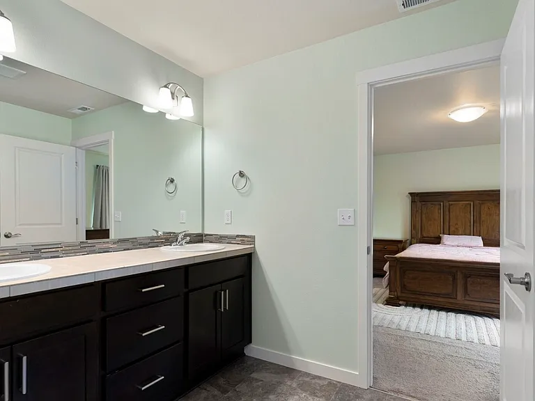744 Courage Ct SE — Photo 10