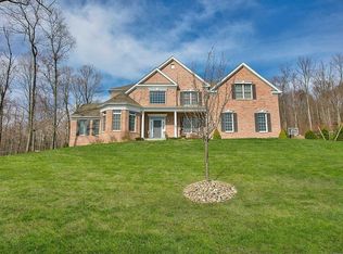 169 Ridgeline Dr, Poughkeepsie, NY 12603