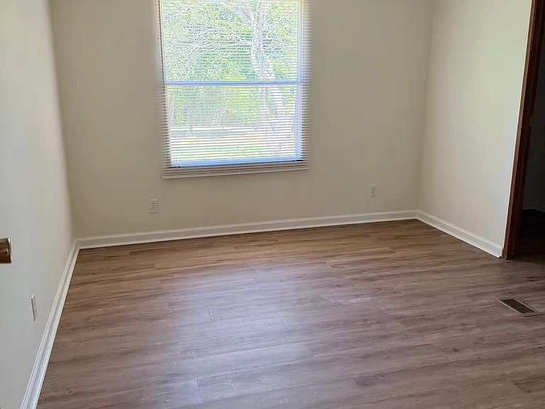 410 Thornburg Rd — Photo 19