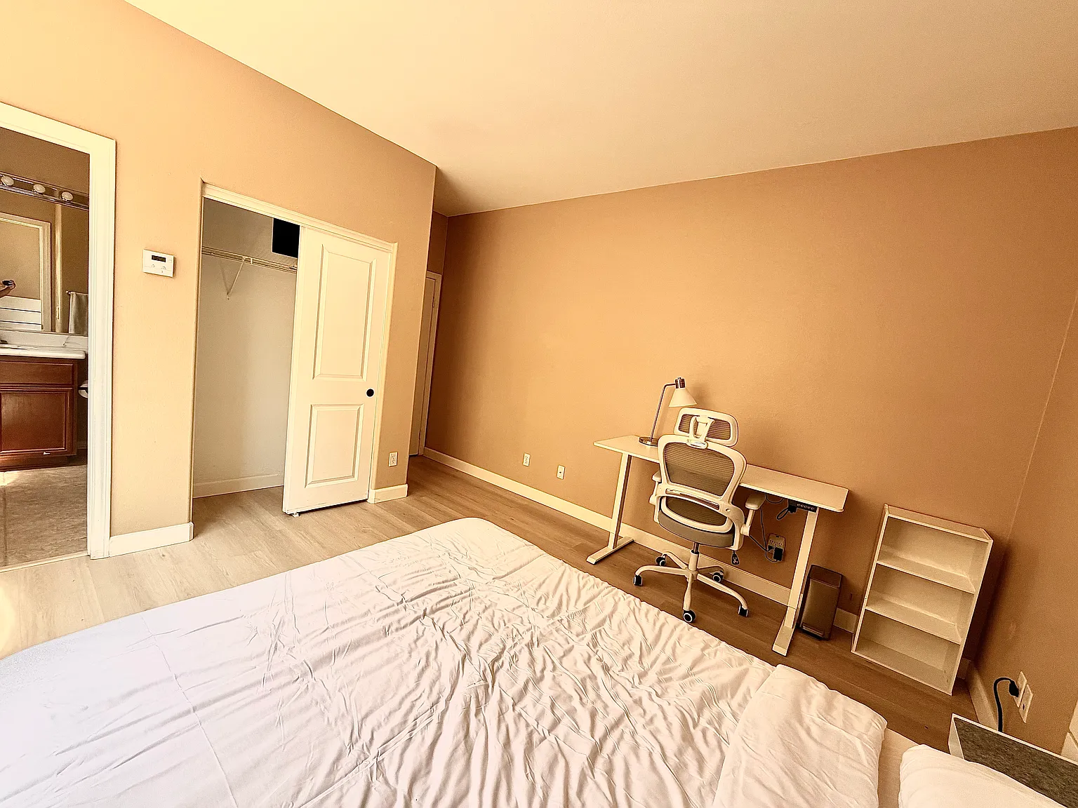5 bed, 4187 sqft, $1,299 — Photo 3