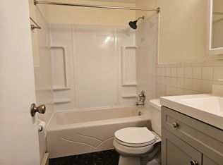 80R English Village Rd, Manchester, NH 03102