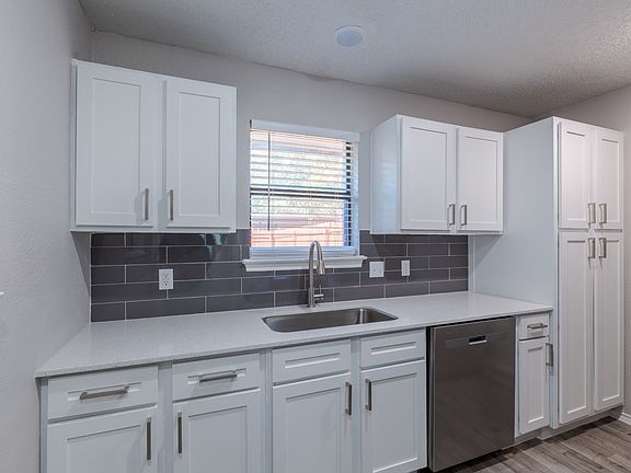 3rd image of 425 E Harwood Rd #1138