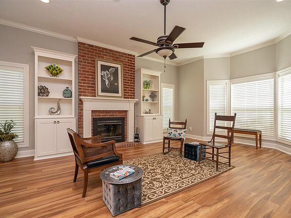 3rd image of 1903 Lindenwood Dr