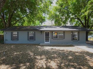 1555 Valencia Ave, Tavares, FL 32778