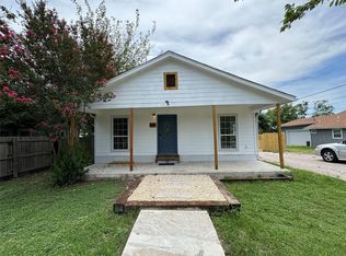 414 E 3rd St, Taylor, TX 76574