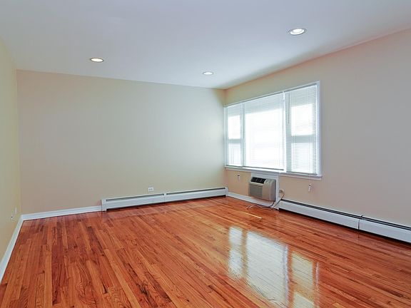 5th image of 7407 N Winchester Ave APT 202