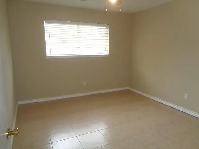 14022 Greenway Dr — Photo 6