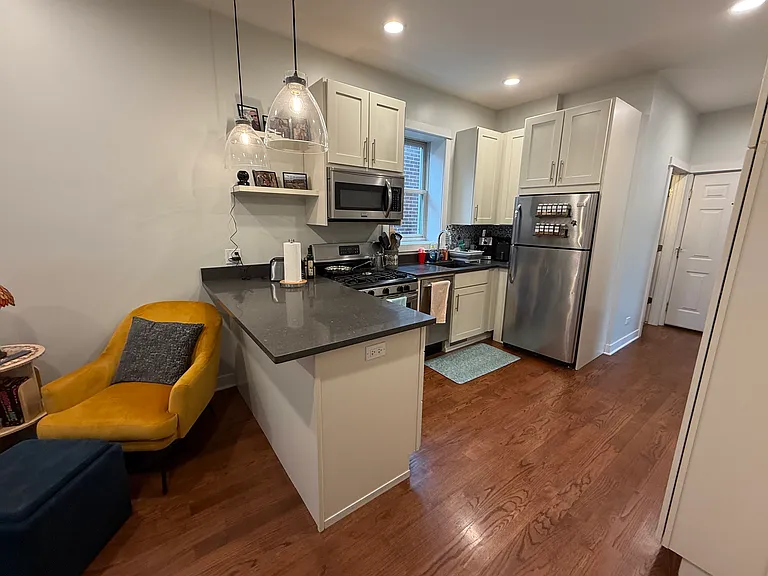 2030 W Churchill St #3R — Photo 3