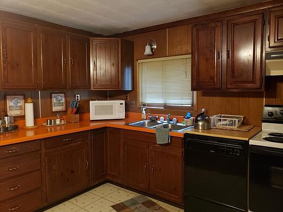 3rd image of 4922 Wildwood Dr