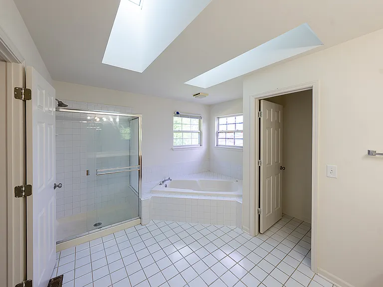2803 Bluewater Cir — Photo 12