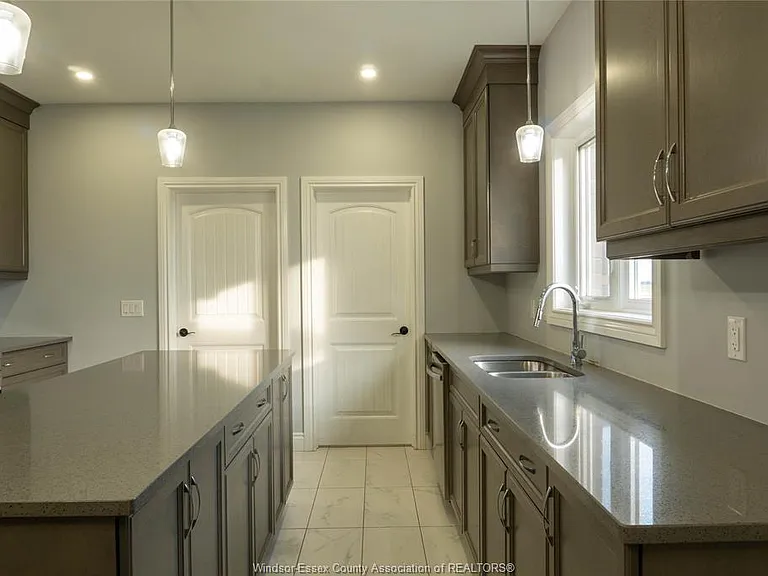 74 Dundee Dr — Photo 8