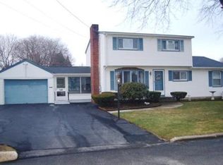 33 Marshall Rd, Woonsocket, RI 02895