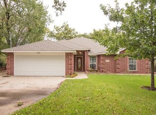 416 3rd St, Kennedale, TX 76060