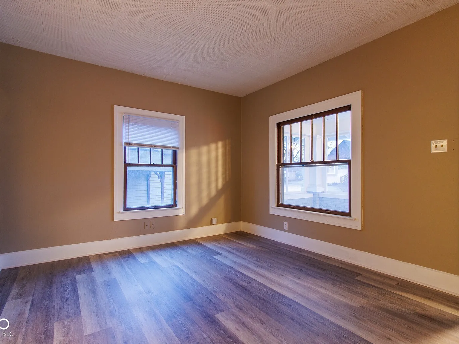 3 bed, 3.0 bath, 1369 sqft, $1,799 — Photo 2