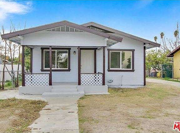 2nd image of 1079 W Rialto Ave